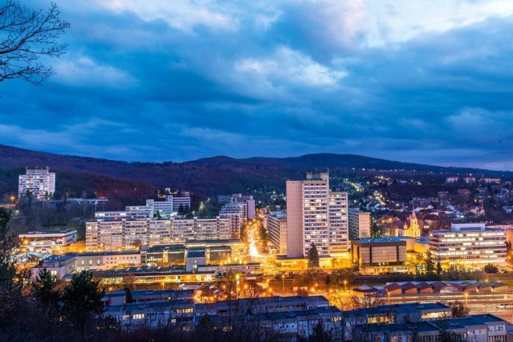 Central Apartman Salgótarján Exteriör bild